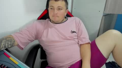 Snapshot of onewhiteboichub chatting on January 12, 5:34 am Andres INDEPENDENT MODEL online show from January 12, 5:34 am