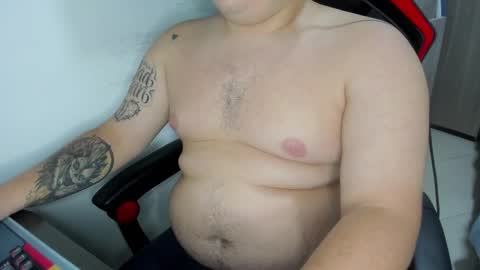 Snapshot of onewhiteboichub chatting on February 4, 5:13 am Andres INDEPENDENT MODEL online show from February 4, 5:13 am