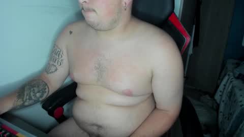 Snapshot of onewhiteboichub chatting on February 13, 7:26 am Andres INDEPENDENT MODEL online show from February 13, 7:26 am