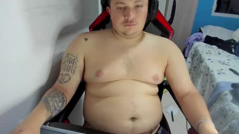 Snapshot of onewhiteboichub chatting on February 17, 1:57 am Andres INDEPENDENT MODEL online show from February 17, 1:57 am