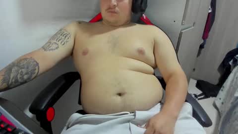 Snapshot of onewhiteboichub chatting on February 27, 12:43 am Andres INDEPENDENT MODEL online show from February 27, 12:43 am