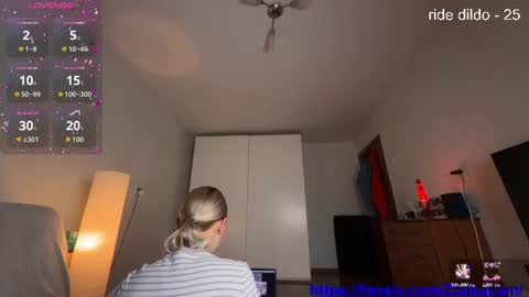 Snapshot of onezyzz1 chatting on July 14, 4:17 am onezyzz1 online show from July 14, 4:17 am