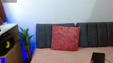 Snapshot of onlily chatting on February 19, 9:22 pm onlily online show from February 19, 9:22 pm