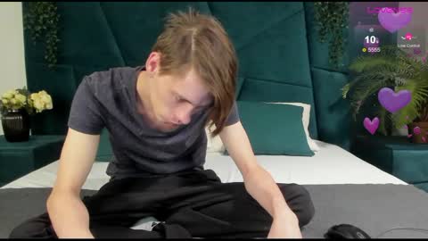 Erick  online show from February 14, 7:23 pm