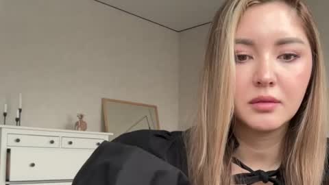 Snapshot of only_this chatting on April 14, 8:31 am only_this online show from April 14, 8:31 am