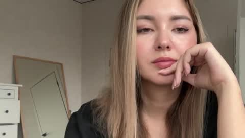 Snapshot of only_this chatting on April 15, 9:16 am only_this online show from April 15, 9:16 am