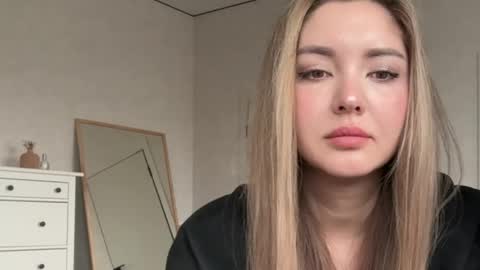 Snapshot of only_this chatting on April 16, 8:15 am only_this online show from April 16, 8:15 am