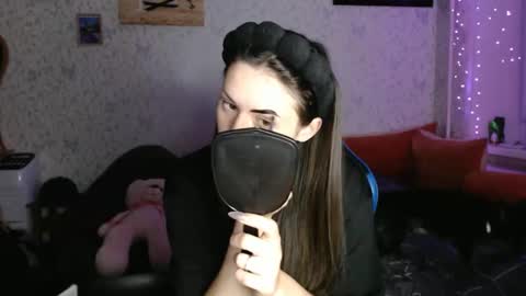 Amalia online show from April 13, 5:29 pm