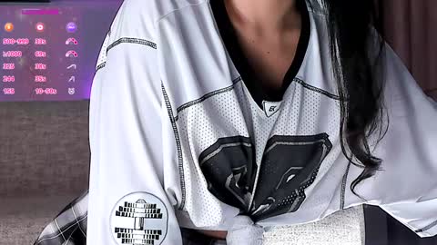 Snapshot of onlycatsss chatting on December 27, 1:28 pm Amelia online show from December 27, 1:28 pm