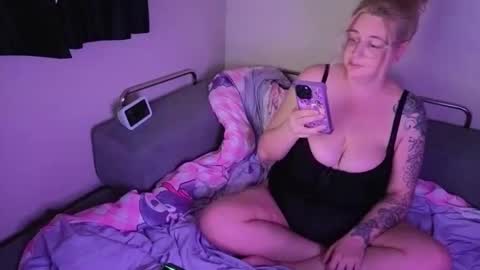 Snapshot of onyxilvara chatting on May 27, 12:40 am MISS ONYX online show from May 27, 12:40 am