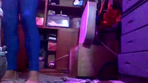 Snapshot of oohhdylandmt chatting on October 11, 9:19 am Dmtbabe69 online show from October 11, 9:19 am