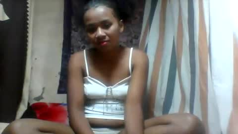 oooozafiette online show from July 11, 9:45 am