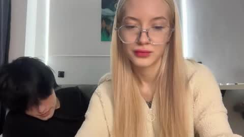 Snapshot of opiunarium chatting on November 9, 5:55 pm Bella and John online show from November 9, 5:55 pm