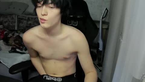 Snapshot of opiunarium chatting on December 23, 6:44 am Bella and John online show from December 23, 6:44 am