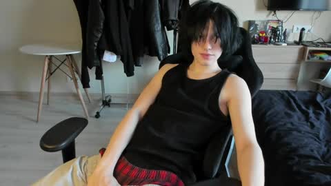 Bella and John online show from April 5, 4:26 pm