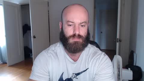 Snapshot of oregon87 chatting on December 9, 10:09 pm The Oregon Lumberjack online show from December 9, 10:09 pm