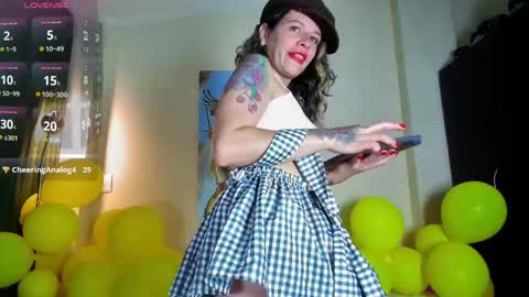 Snapshot of oriana_thomson2 chatting on May 18, 4:07 am Oriana online show from May 18, 4:07 am