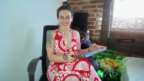 Snapshot of oriana_thomson2 chatting on June 2, 6:32 pm Oriana online show from June 2, 6:32 pm
