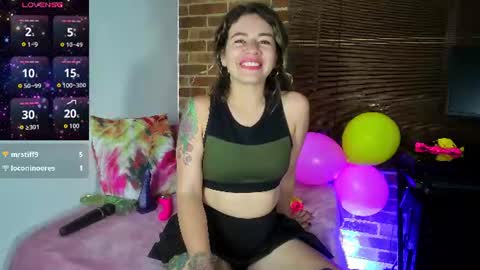 Snapshot of oriana_thomson2 chatting on June 14, 11:29 pm Oriana online show from June 14, 11:29 pm