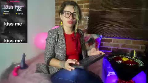 Snapshot of oriana_thomson2 chatting on June 23, 1:03 am Oriana online show from June 23, 1:03 am