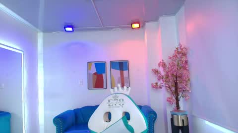 Oriana  online show from May 29, 11:41 am
