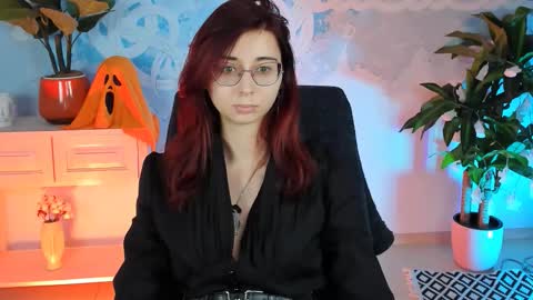 Orianna -  Hi Im into geek culture cosplay crafting LARP games. Shall we play DnD online show from October 30, 9:22 am