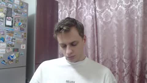 Snapshot of oscar_sssky chatting on December 18, 1:17 pm Oscar online show from December 18, 1:17 pm