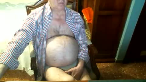 Snapshot of oscarw chatting on February 3, 4:41 pm Oscar online show from February 3, 4:41 pm