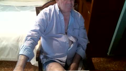 Snapshot of oscarw chatting on November 23, 11:21 am Oscar online show from November 23, 11:21 am