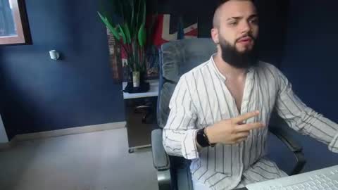 OscarWills online show from June 18, 4:46 am