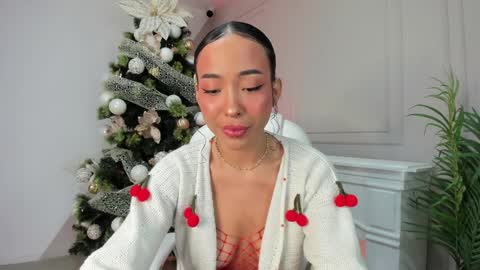 Snapshot of oshun_25 chatting on December 23, 12:41 pm Oshun online show from December 23, 12:41 pm