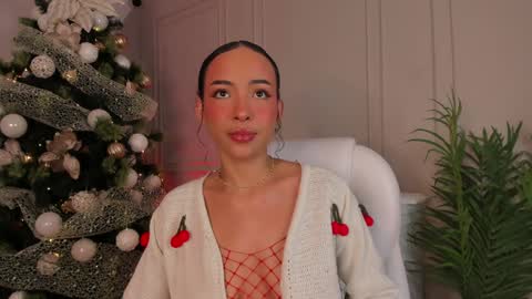 Snapshot of oshun_25 chatting on December 23, 7:41 pm Oshun online show from December 23, 7:41 pm