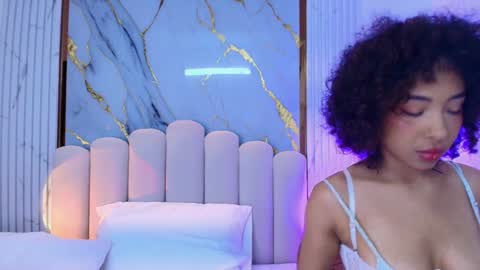 Snapshot of oshun_25 chatting on February 4, 11:49 am Oshun online show from February 4, 11:49 am