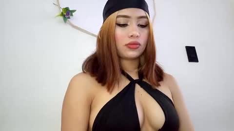 Snapshot of osornomaria268 chatting on February 17, 2:04 pm Paulina online show from February 17, 2:04 pm