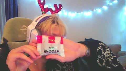 Snapshot of ostin_meoww chatting on December 10, 5:33 pm Ostin online show from December 10, 5:33 pm