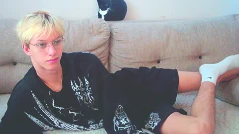Snapshot of ostin_meoww chatting on December 11, 9:09 am Ostin online show from December 11, 9:09 am