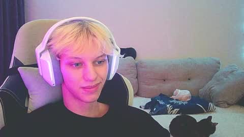 Snapshot of ostin_meoww chatting on December 19, 3:41 pm Ostin online show from December 19, 3:41 pm