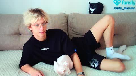 Snapshot of ostin_meoww chatting on February 23, 6:49 am Ostin online show from February 23, 6:49 am