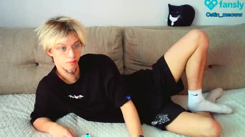 Snapshot of ostin_meoww chatting on February 27, 7:01 am Ostin online show from February 27, 7:01 am