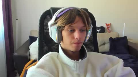 Snapshot of ostin_meoww chatting on September 15, 3:50 am Ostin online show from September 15, 3:50 am