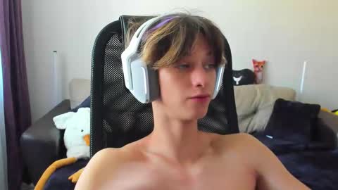 Snapshot of ostin_meoww chatting on September 19, 4:47 am Ostin online show from September 19, 4:47 am