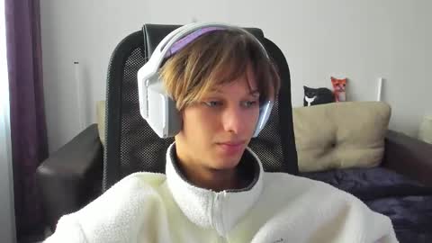 Snapshot of ostin_meoww chatting on September 29, 5:23 am Ostin online show from September 29, 5:23 am