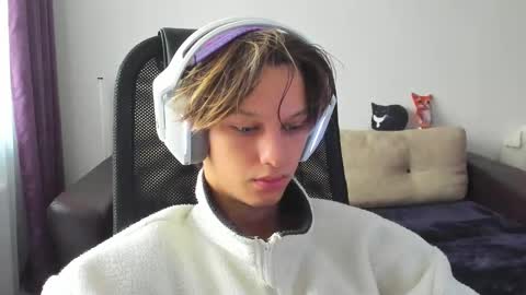 Snapshot of ostin_meoww chatting on October 6, 3:26 am Ostin online show from October 6, 3:26 am