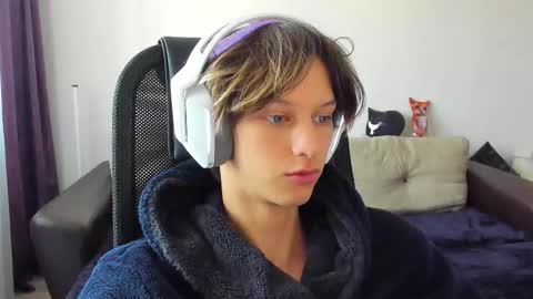 Snapshot of ostin_meoww chatting on October 14, 7:31 am Ostin online show from October 14, 7:31 am