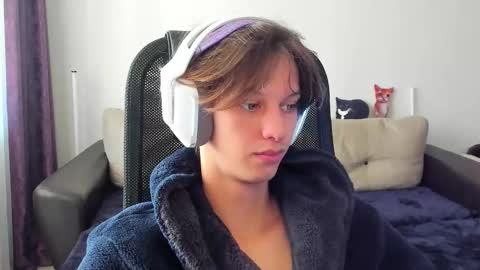 Snapshot of ostin_meoww chatting on October 21, 10:16 am Ostin online show from October 21, 10:16 am