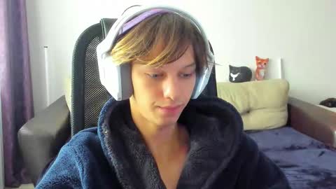 Snapshot of ostin_meoww chatting on October 22, 6:35 am Ostin online show from October 22, 6:35 am