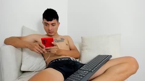 Snapshot of ostinn_ chatting on September 26, 1:48 pm O S T I N online show from September 26, 1:48 pm