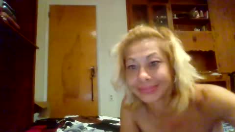 Snapshot of otherroomladycc chatting on September 8, 9:25 pm otherroomladycc online show from September 8, 9:25 pm