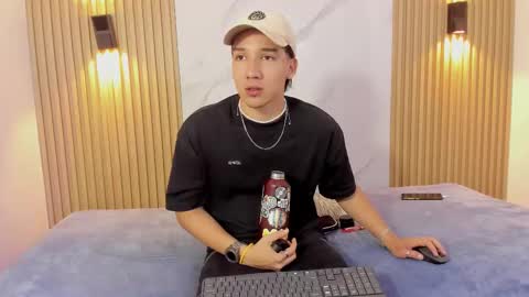 Snapshot of otto_andrew chatting on March 1, 7:27 pm Otto Andrew online show from March 1, 7:27 pm