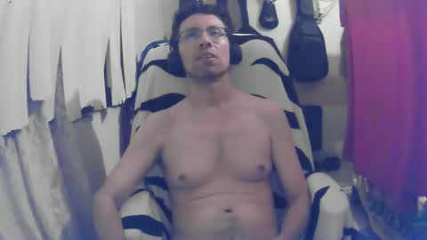 Snapshot of ovidio8111 chatting on February 20, 7:32 am ovidio8111 online show from February 20, 7:32 am